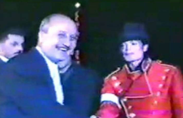 Anupam kher share pic with michael jackson and tell its story