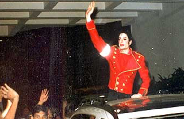 Anupam kher share pic with michael jackson and tell its story