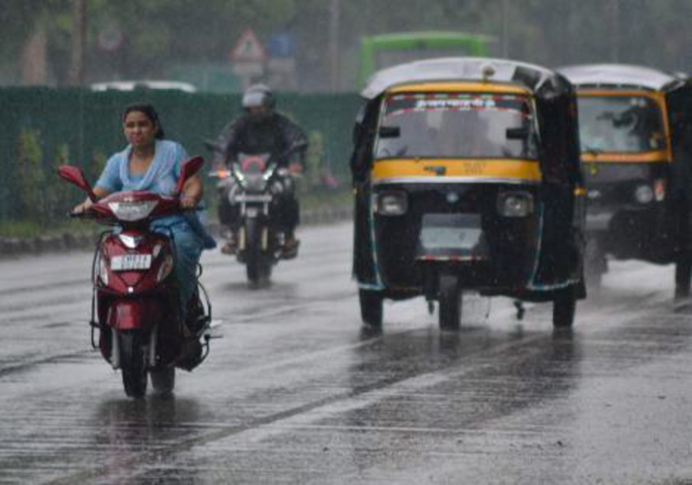 UP Weather : लखनऊ में सुबह से ही रुक-रुक कर हो रही है बारिश, इस तारीख से पूरे यूपी में होगी Heavy Rain
