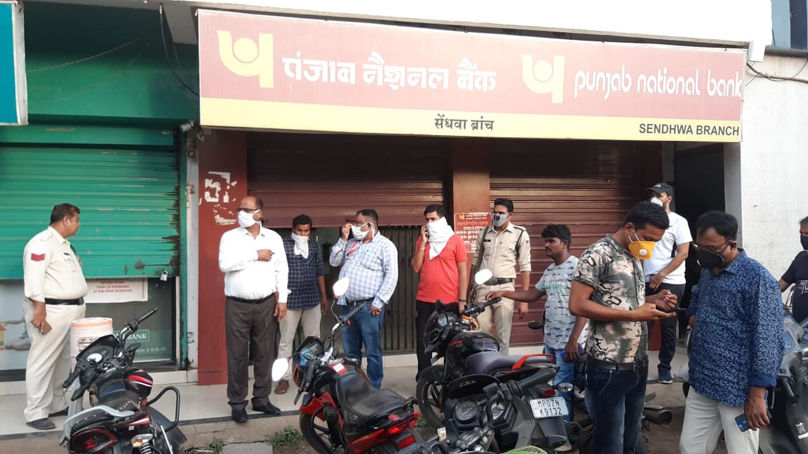 Attempted robbery in Punjab National Bank Sendhwa