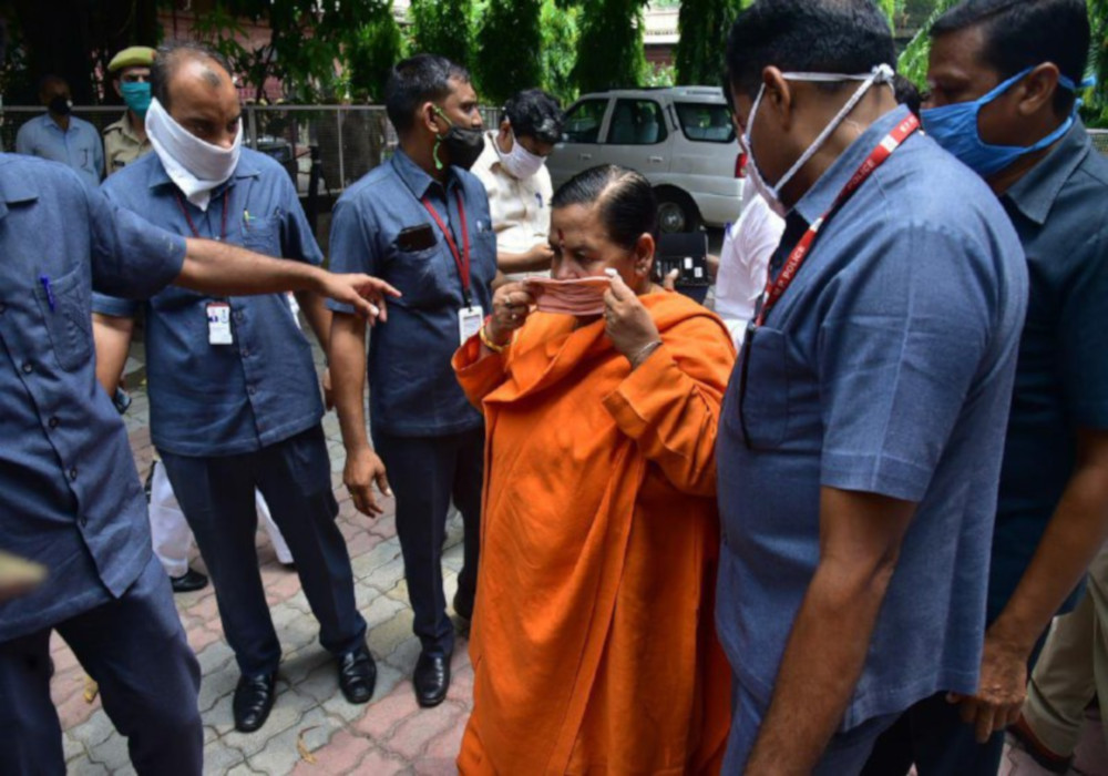 फॉयर ब्रांड भाजपा नेता उमा, शिव से नाराज, सीबीआई की विशेष कोर्ट में पेश हुईं