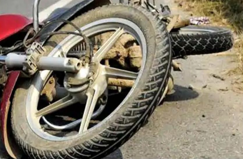 Road accident : पाली : कार ने दो बाइकों को मारी टक्कर, एक की मौत, तीन घायल