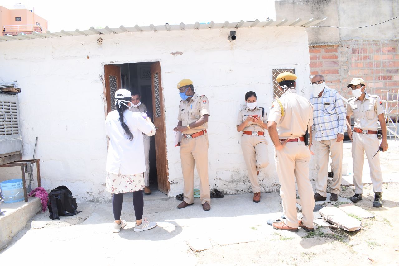 लॉक डाउन से तंगी व कर्ज से परेशान परिवार के तीन जनों की मौत
