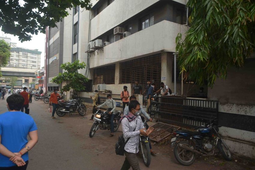 मनपा ने फिर बंद कराए हीरा बाजार, पान की दुकानें