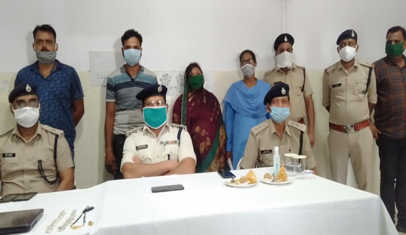 सोया चिल्ली खाते ही मकान मालिक की युवा बेटी हो गई बेहोश, फिर पति-पत्नी ने दिया बड़े वारदात को अंजाम, झारखंड से गिरफ्तार