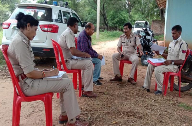 हत्या की खबर पर पहुंची पुलिस, दूसरे कमरे में जाकर देखा तो फांसी पर लटक रही थी एक और लाश