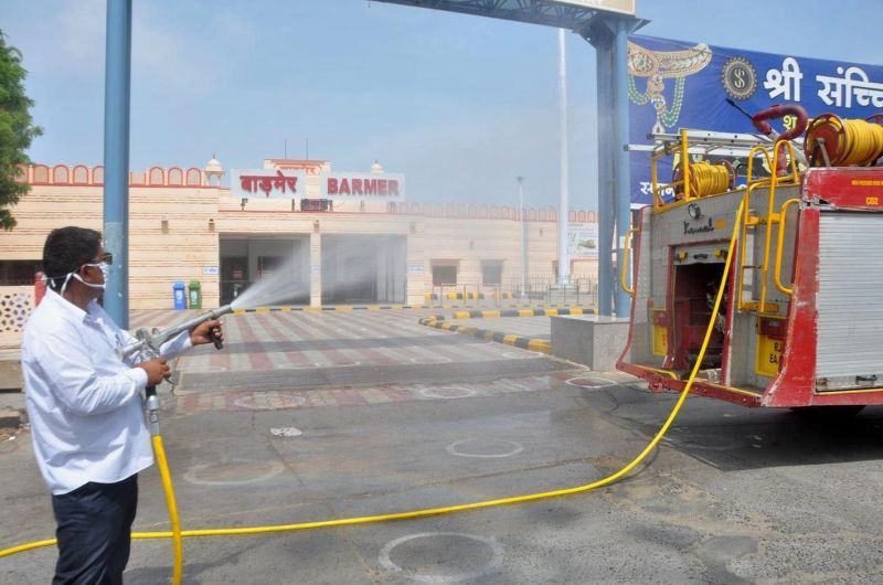 दुकानों पर रोक, वाहनों की आवाजाही बेरोकटोक, सख्ती से ज्यादा समझाइश