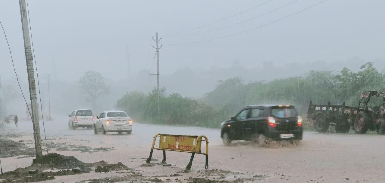 breaking news : 4 बजे ही छा गया अंधेरा, जिले में तेज बारिश से सावन की अगवानी