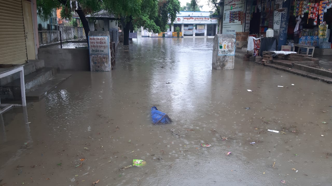 Roads of main market become pond