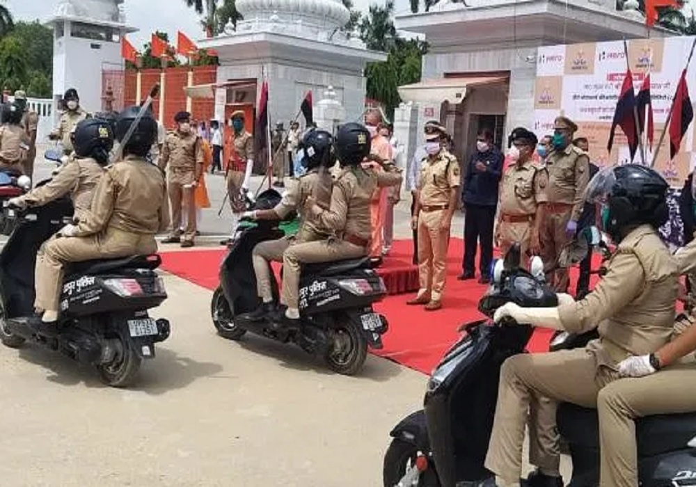 अब गोरखपुर में दहाड़ेगी यूपी पुलिस का शेरनी दस्ता, सावन के पहले सोमवार को सीएम योगी ने महिला पुलिसकर्मियों को दी सौगात