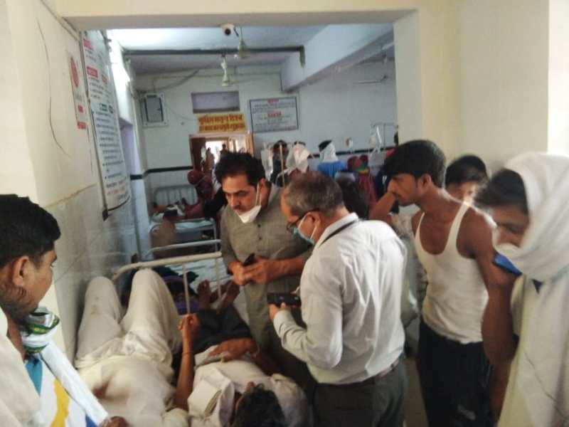 टिड्डियों पर किया छिड़काव, डेढ़ दर्जन मनरेगा श्रमिक बेहोश