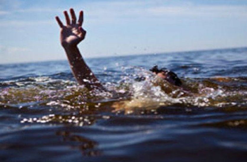 कुंड में डूबने से युवक की मौत, दोस्त के साथ नहाने आया था युवक, अब तक कुंड में डूब चुके है ३० लोग, जिनमे सबसे ज्यादा बच्चें शामिल है