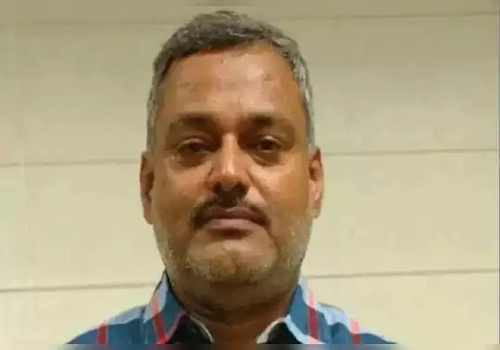 Kanpur Encounter: विकास दुबे को लेकर सोशल मीडिया पर वायरल हो रही शहीद सीए देवेंद्र मिश्रा की ये चिट्ठी, पुलिस ने कहा-रिकॉर्ड में ही नहीं मिली