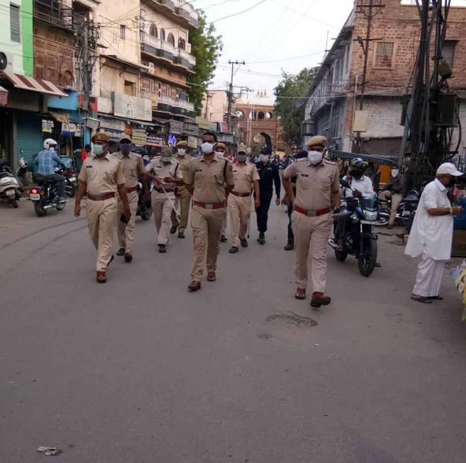 वॉल सिटी के बाजार का आकस्मिक निरीक्षण