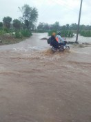 video: जोरदार बारिश, जयपुर में झरने और नदियां बह निकलीं..वीडीओ में देखें