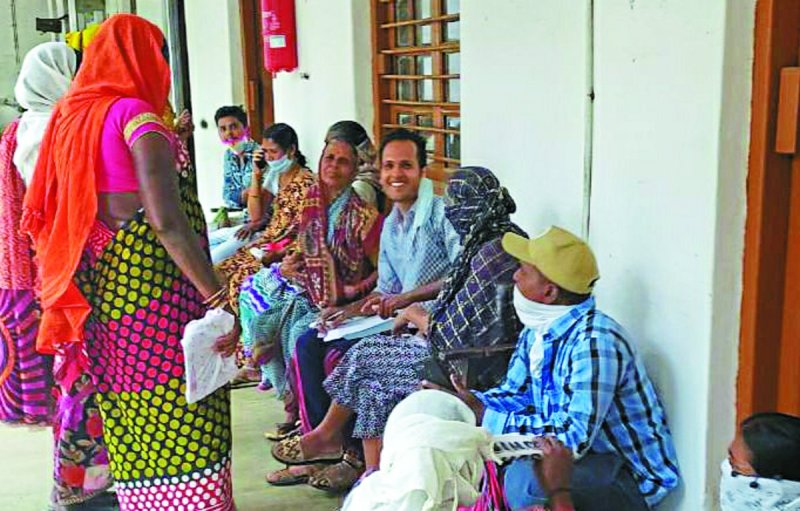 Lockdown: 24 thousand needy wandering for ration in former CM district