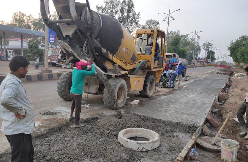 People upset due to sewer line work in Katni city