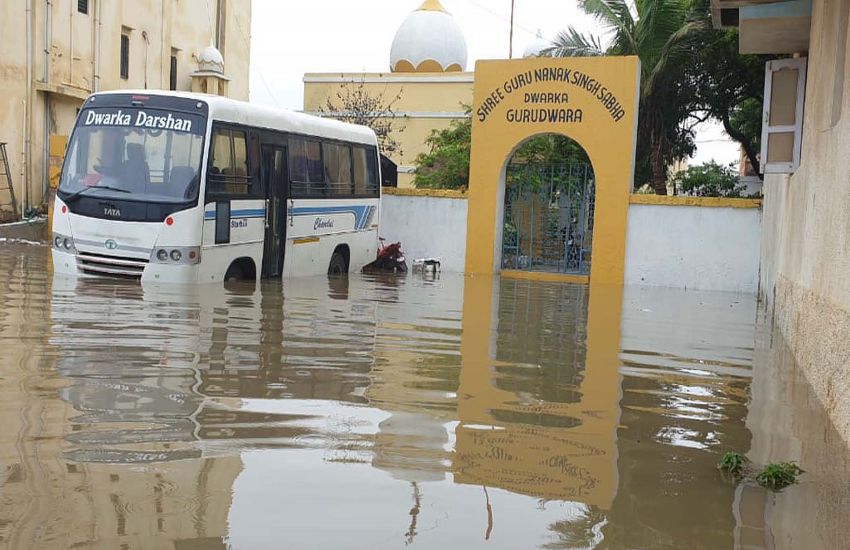 Dwarka: भगवान कृष्ण की नगरी द्वारका शहर में पानी भरने से स्थानीय लोग परेशान