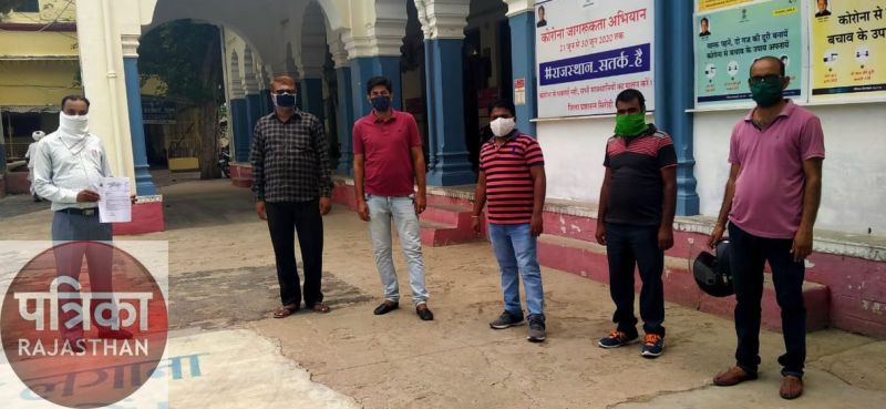 SIROHI शिक्षकों की मांगों को लेकर जिलाध्यक्ष वीराराम दादावत के नेतृत्व में एसडीएम को सौंपा ज्ञापन