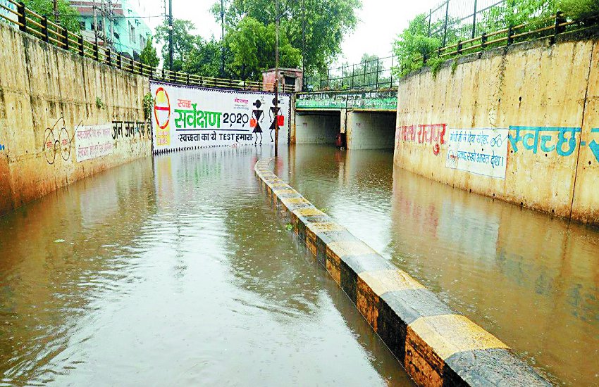 रायपुर: डेढ़ घंटे की बारिश ने फिर खोली निगम की पानी निकासी की पोल