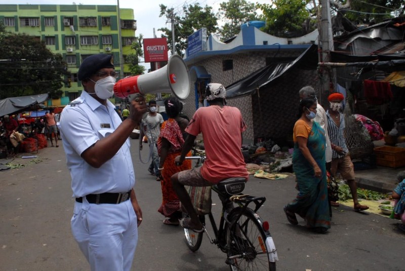 Lockdown: बंगाल के कन्टेंमेन्ट जोन में इस तरह मुस्तैद रही पुलिस