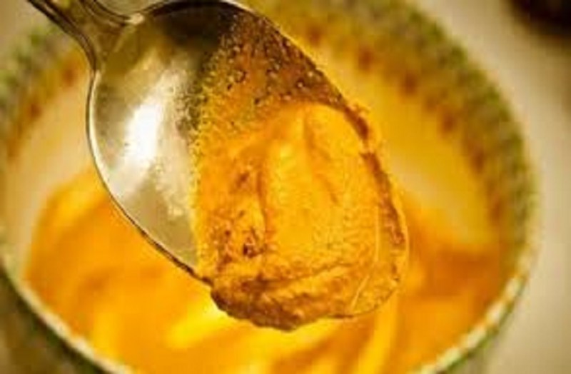 हल्दी लेप से सिरदर्द में मिलता है आराम