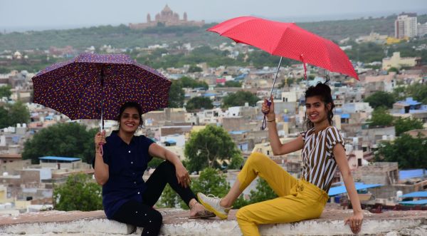 सुहावने मौसम में बारिश का इंतजार, देखें तस्वीरें...