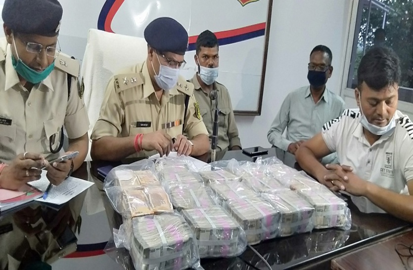 कवर्धा में 71 लाख रुपए लूट का मास्टरमाइंड निकला पुलिस का निलंबित कांस्टेबल, मुंशी के साथ रची थी साजिश