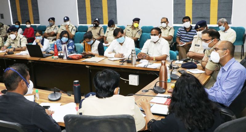 सभी पर्वों पर सामूहिक आयोजनों पर प्रतिबंध