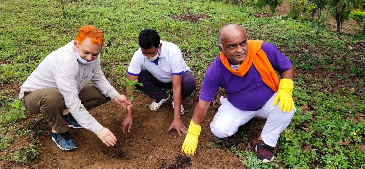 Environmental Protection: Social workers and youth planted saplings, s