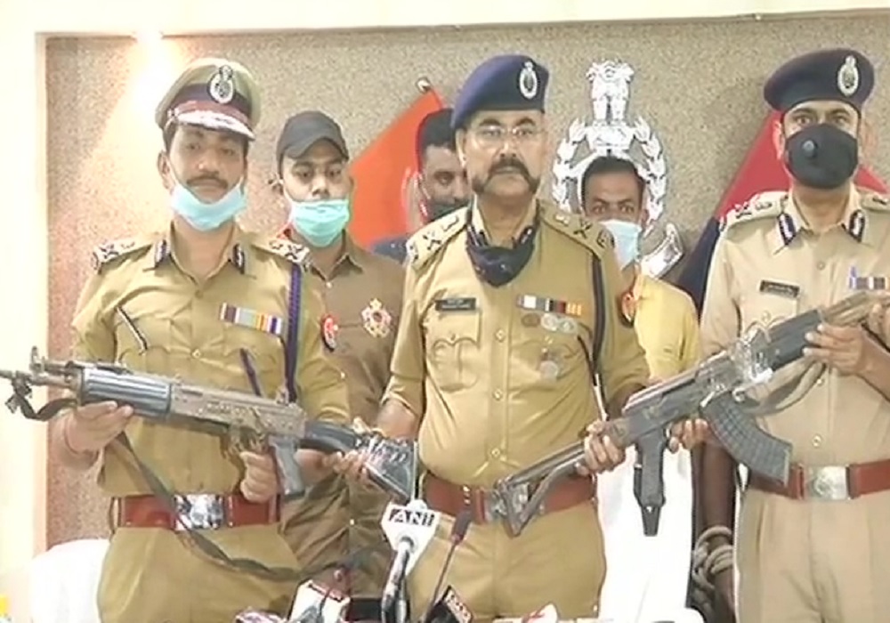 कानपुर एनकांउटर में पुलिस से लूटे गए हथियार बरामद : प्रशांत कुमार