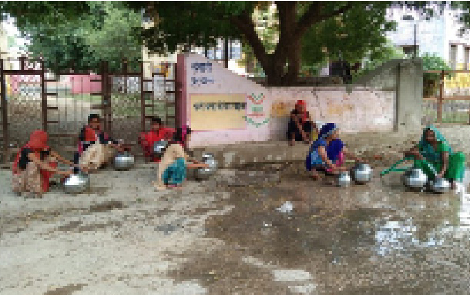 पानी के लिए ग्रामीण कर रहे जद्दोजहद, ग्रामीणों में विभाग के प्रति रोष