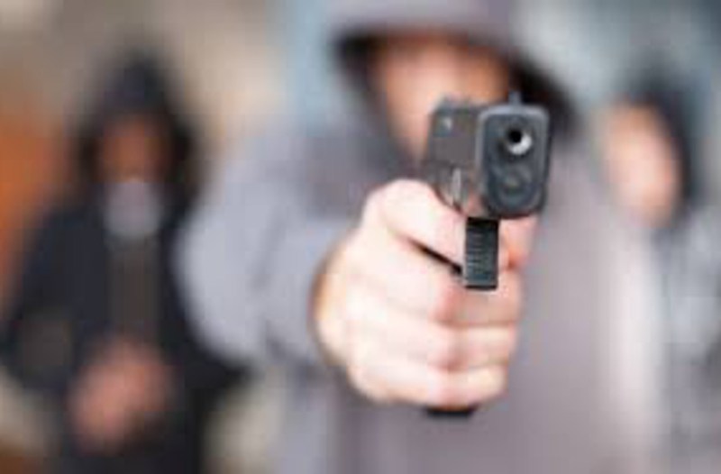 बिना नंबर की बाइक से ग्राहक सेवा केंद्र पहुंचे 2 नकाबपोश समेत 3 बदमाश, फिर कट्टे की नोंक पर की 40 हजार की लूट