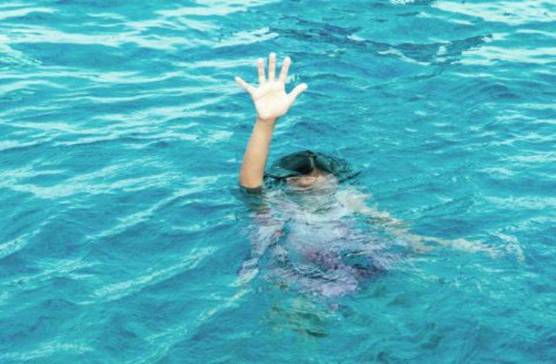 तालाब में डूबने से दो बच्चों की मौत, पानी में एक साल की बच्ची की लाश तैरता देख बेसुध हुई मां