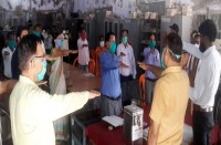 माता-पिता ने स्कूल जाकर पूछा आखिर पढ़ाई में क्यों कमजोर हैं बेटा-बेटी