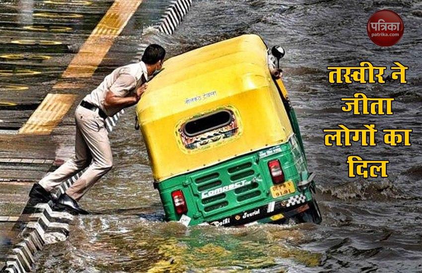 Delhi Police Constable Was Trying To Help A Auto Driver After Rain