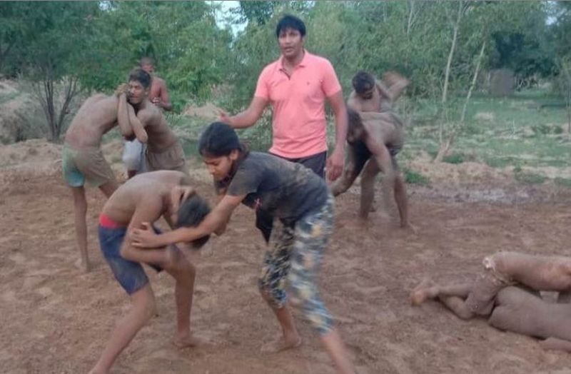 आप भी अपने बच्चों को बनाना चाहते हो पहलवान तो भेज दो शास्त्री के अखाड़े में