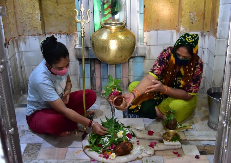 सावन माह में मंदिर और धार्मिक स्थलों पर रहना होगा सतर्क