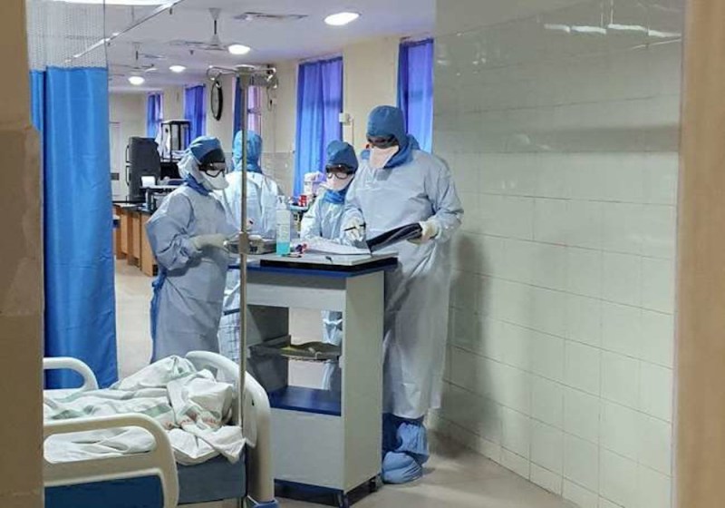 सब्जी कारोबारी का आरोप, कोविड अस्पतालों में फेंककर दिया जा रहा खाना, पानी के लिए भी हो रहे परेशान