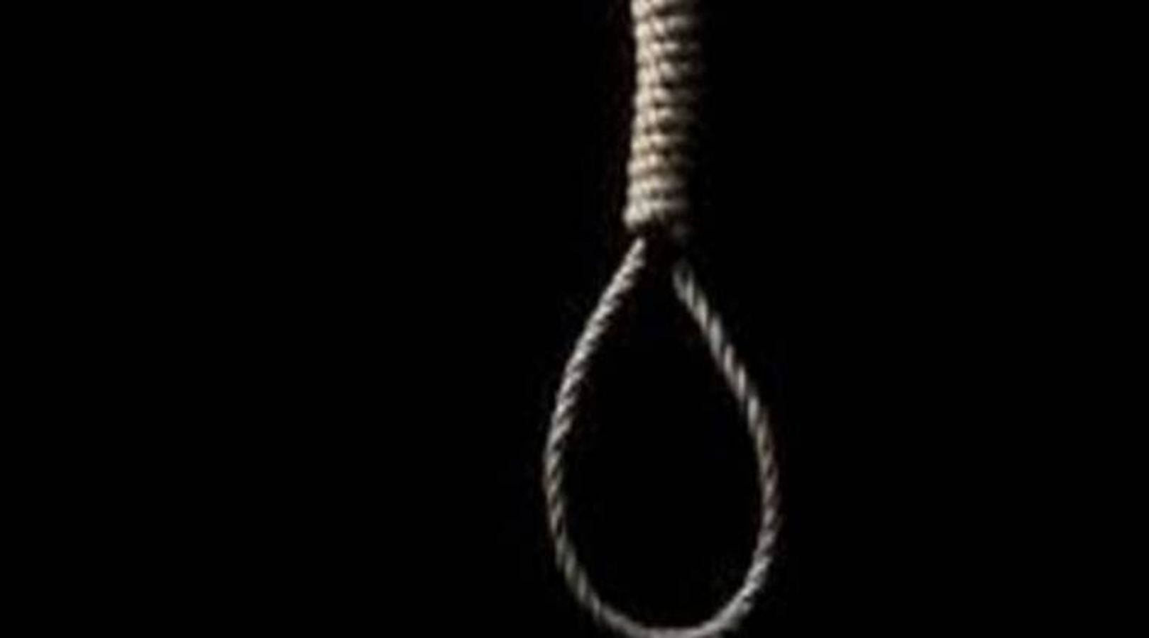 परिजन संग खाना खाकर बीए छात्रा फंदे पर लटकी