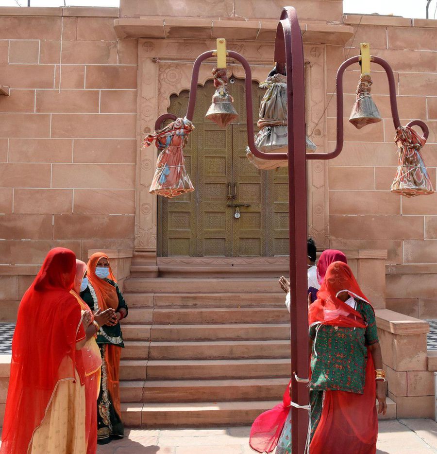 सूने रहे भोगिशैल पहाडि़यों के धार्मिक स्थल, गौशालाओं में हुआ दान-पुण्य