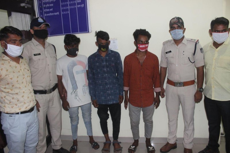 Three youth arrested with pistol