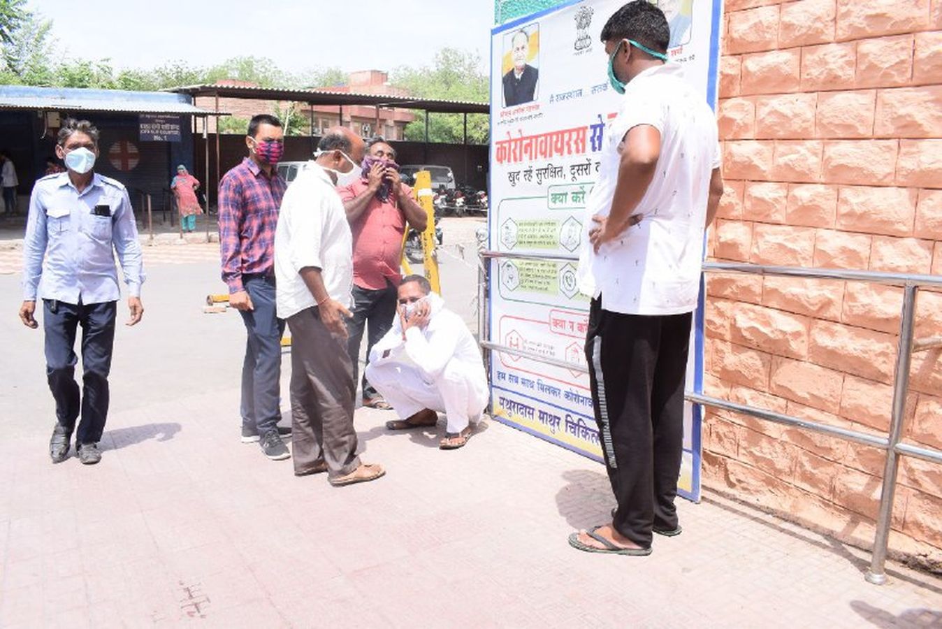 गठरी में बंधे शव देख परिजन की रूलाई फूटी