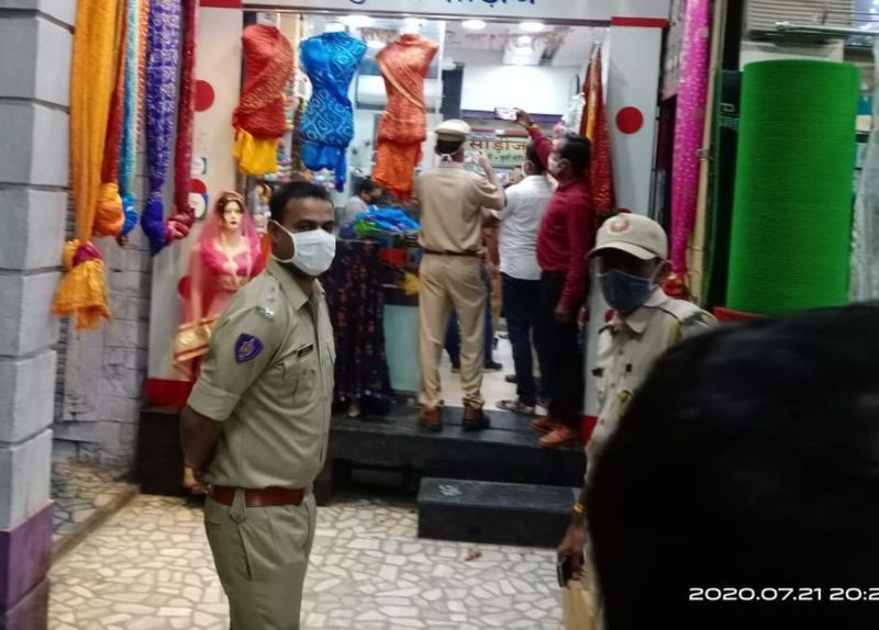 डीसीपी पहुंचे बाजार में, 16 चालान बनाए