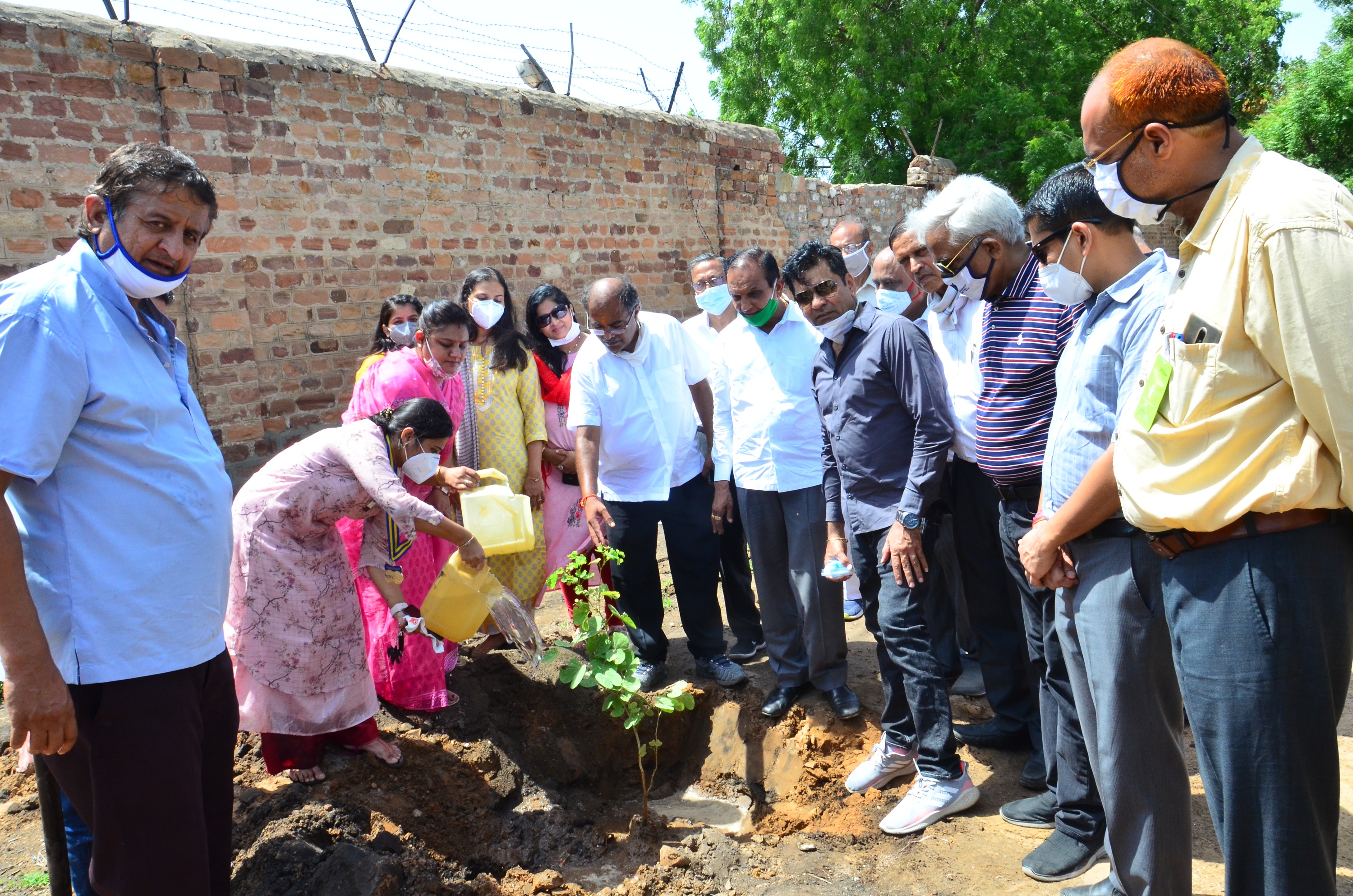 PLANTATION---उद्यमियों ने पौधारोपण कर लिया संरक्षण का संकल्प