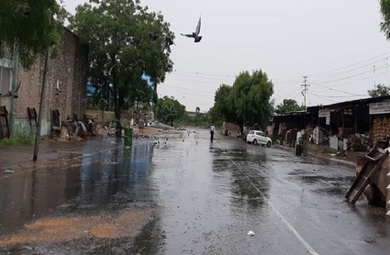 सावन में लगी रिमझिम बारिश की झड़ी