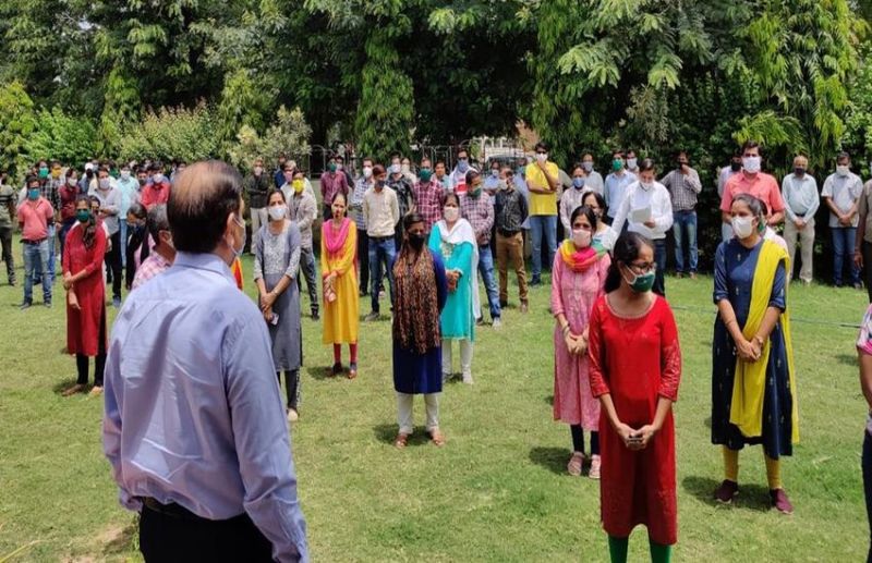 डिस्कॉमकर्मियों से मारपीट के अगले दिन हुआ कुछ एेसा... सडक़ पर उतरे कर्मचारी