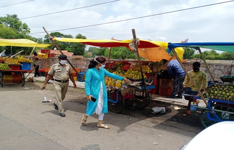 क्योंकि आप गलत है, इसलिए आयुक्त सड़कों पर दौड़ी