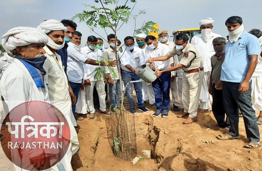 MANDAR हरे वृक्ष संजोए रखना मानव का पहला दायित्व, सोरड़ा के बालिका विद्यालय में लगाए सौ पेड़