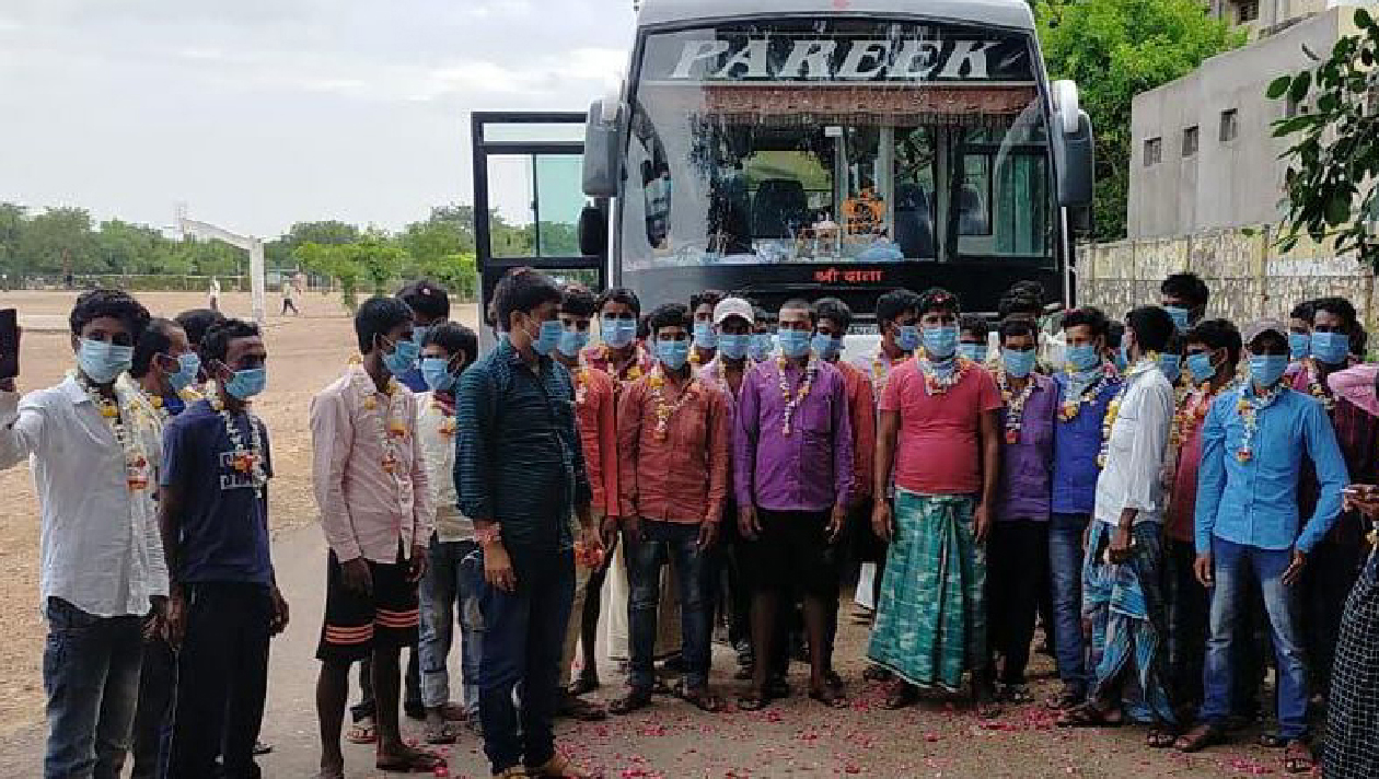 कांग्रेस के सहयोग से 45 प्रवासी मजदूर बिहार रवाना